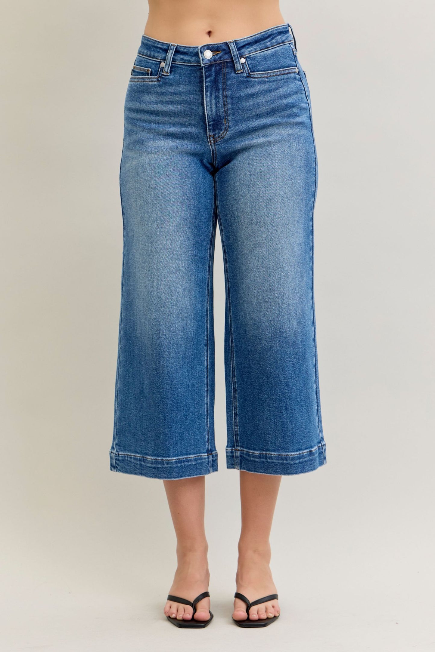 Judy Blue: Mid-rise Wide Crop Vintage Pockets & Wide Hem
